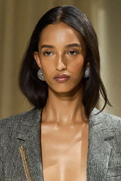 Look 1